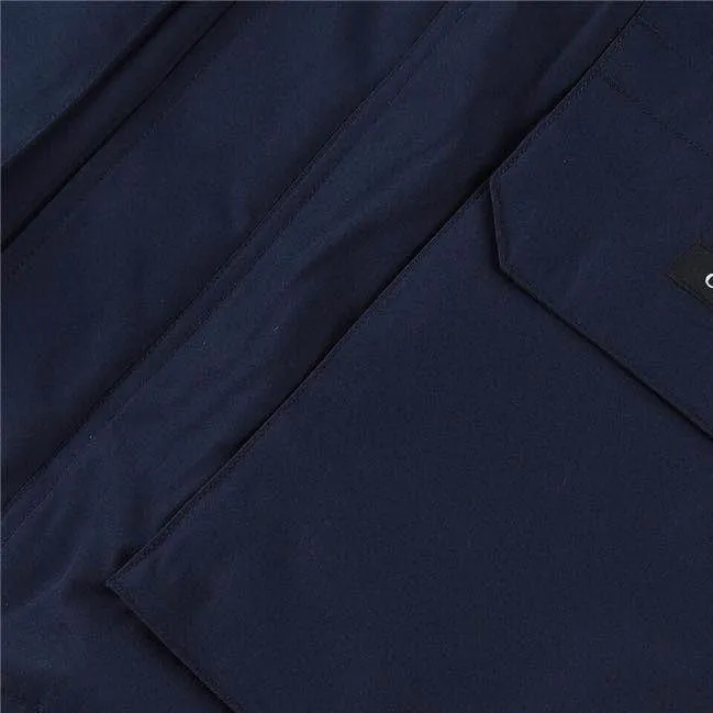 P780 with dust bag) Canada Goose Canada Goose #Expedition expedition parka classic down jacket ➖ Imported 21-count polyester-cotton blended original fabric [last year’s 16-count/18-count hard fabrics have been completely eliminated, this year all use 21-count genuine synchronized fabrics, the soft mid-band feels delicate and textured], genuine synchronized Feather-Light 10D waterproof coated fabric, made of 84.5% polyester fiber and 15.5% cotton, 100% the best feel in the entire network! ➖ The genuine official website is synchronized with the national standard 80 white duck down, you can check the official website customer service, there will never be a series of misleading claims such as 90 down or goose down! ➖ Using the best nylon lining with double double-layer sealing design, velvet-proof No. 7 needle + grid-filled down ready-made garments, there is 100% no so-called velvet running! ➖ The cuffs are designed with thickened seamless threads, and the collar and pockets are lined with top-quality polar fleece to keep you warm and comfortable! ➖ Yoshida YKK provides original custom-made electroplated sliders. YKK two-way lockable zippers are tight and smooth and will not peel off paint! ➖ 3M composite guarantees that the Velcro is the same as the original, durable, and all accessories and hardware are custom-made! ➖ Imported BEHRINGER embroidery machine to customize the 10,000-needle embroidery logo, 98% of which can be reproduced to restore the original logo. You can check and compare on the official website! ➖ The fur collars are all made of large pieces of Western Canadian blue wolf hide, ensuring that each fur collar is 13-15cm wide! 08 models for men and women SIZE: XS S M L XL XXL